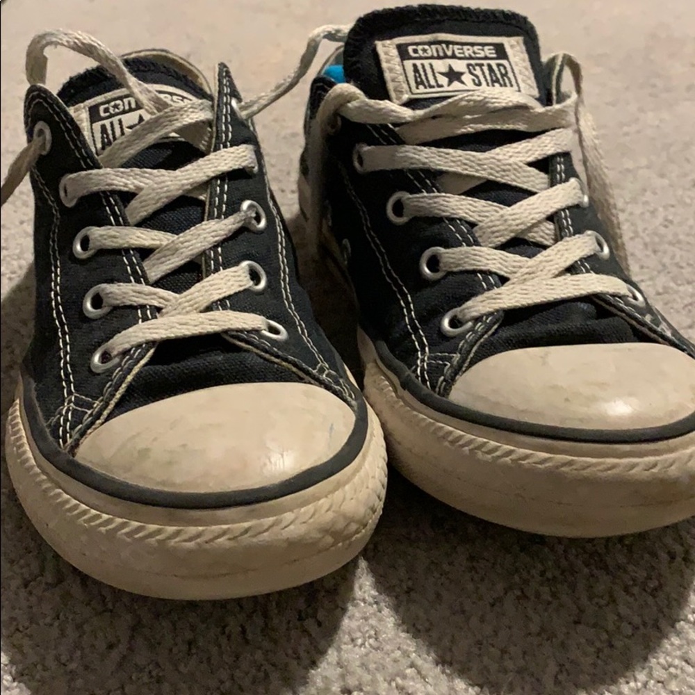 Black low top converse